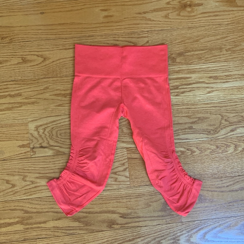 Lululemon In the Flow Crop. 4 Heathered Deep Coral